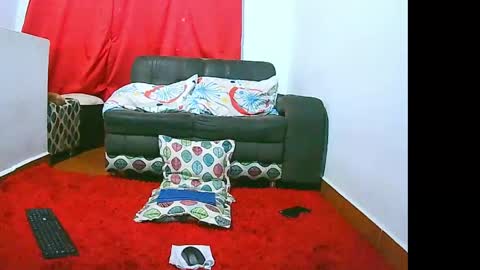 Snapshot of littlemia_777 chatting on 04-27-26, 08:07 Mia online show from 04-27-26, 08:07