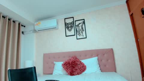 Sarahs Room online show from 01-25-25, 06:34