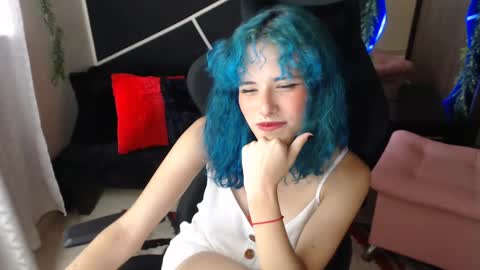 Snapshot of littlenami_ chatting on 09-17-25, 05:47 LAUREN online show from 09-17-25, 05:47