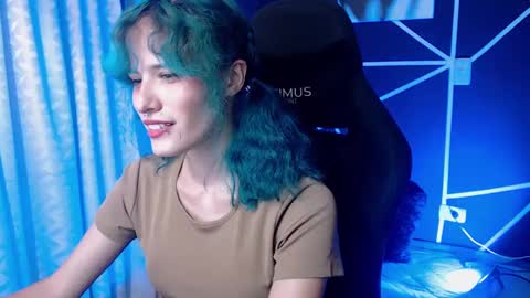 Snapshot of littlenami_ chatting on 09-30-25, 02:05 LAUREN online show from 09-30-25, 02:05