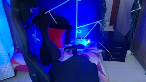 Snapshot of littlenami_ chatting on 10-01-25, 03:34 LAUREN online show from 10-01-25, 03:34