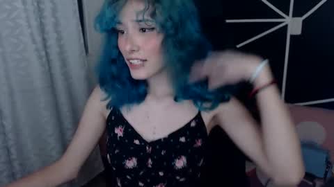 Snapshot of littlenami_ chatting on 10-10-25, 11:37 LAUREN online show from 10-10-25, 11:37