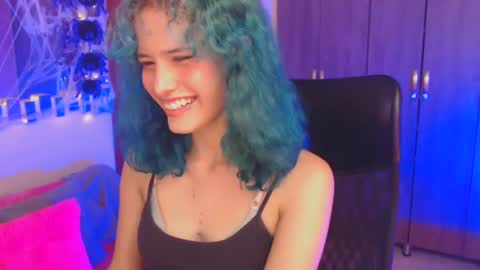 Snapshot of littlenami_ chatting on 10-14-25, 08:09 LAUREN online show from 10-14-25, 08:09