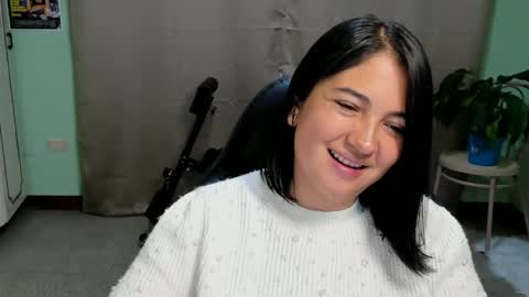 Mia  Wednesday to Sunday 730 am to 1030 am Colombian Hour D online show from 10-15-25, 06:35