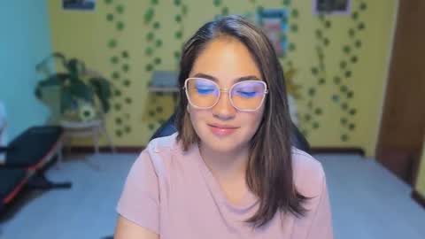 Mia  Wednesday to Sunday 730 am to 1030 am Colombian Hour D online show from 04-17-26, 11:52