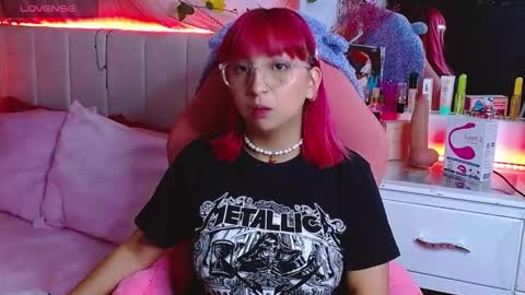 Snapshot of littlerouse_ chatting on 10-06-25, 11:13 Ruby Rouse online show from 10-06-25, 11:13