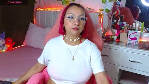 Snapshot of littlerouse_ chatting on 11-23-25, 03:06 Ruby Rouse online show from 11-23-25, 03:06