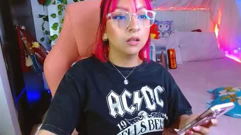 Snapshot of littlerouse_ chatting on 02-20-26, 07:32 Ruby Rouse online show from 02-20-26, 07:32