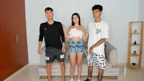 - Eileen - Izzy - Stiven online show from 02-04-25, 01:38