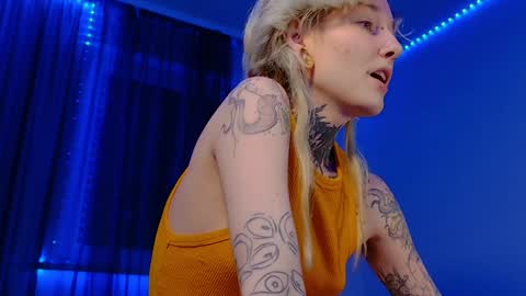 Niki  free tg channel with some photos gifs and info about streams  online show from 12-15-24, 12:38