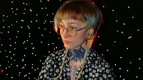 Niki  free tg channel with some photos gifs and info about streams  online show from 12-21-24, 02:15