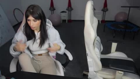 Snapshot of livehub054 chatting on 12-16-25, 11:26 Sheryl online show from 12-16-25, 11:26