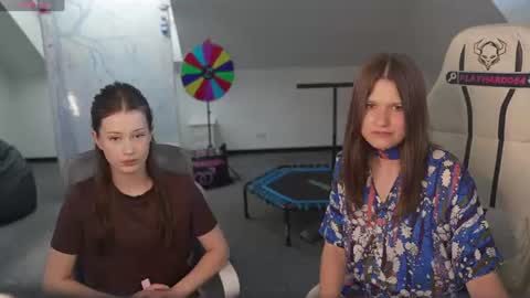 Snapshot of livehub054 chatting on 06-20-26, 02:42 Sheryl online show from 06-20-26, 02:42