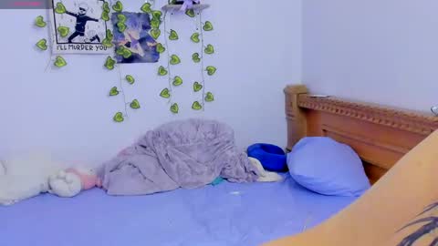 Snapshot of livemakio chatting on 05-11-26, 05:46 Liz online show from 05-11-26, 05:46