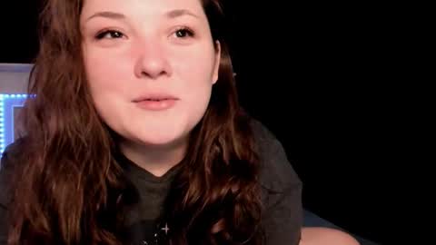 Snapshot of livinsubspace chatting on 11-15-25, 01:25 Liv online show from 11-15-25, 01:25