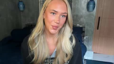 Snapshot of livslifee chatting on 02-22-26, 03:07 olivia online show from 02-22-26, 03:07