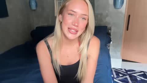 Snapshot of livslifee chatting on 02-25-26, 03:16 olivia online show from 02-25-26, 03:16