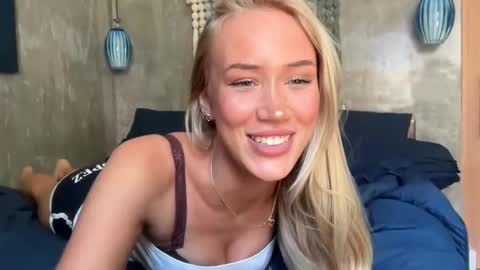 Snapshot of livslifee chatting on 03-05-26, 03:13 olivia online show from 03-05-26, 03:13