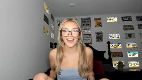 Snapshot of livvywinters chatting on 11-12-25, 02:56 Livvy online show from 11-12-25, 02:56