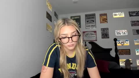 Snapshot of livvywinters chatting on 11-19-25, 04:23 Livvy online show from 11-19-25, 04:23