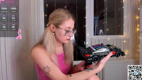 My name is Livy Nice to meet you  Thumbs up please its important online show from 01-04-25, 05:26