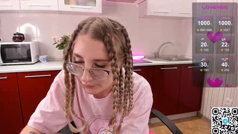 Snapshot of livyybosom chatting on 11-20-25, 06:40 My name is Livy Nice to meet you Thumbs up please its important online show from 11-20-25, 06:40