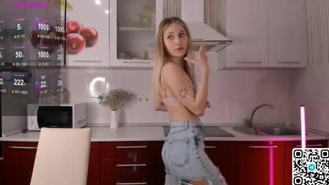 Snapshot of livyybosom chatting on 05-04-26, 05:53 My name is Livy Nice to meet you Thumbs up please its important online show from 05-04-26, 05:53