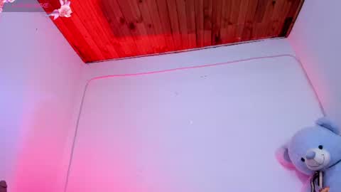 Snapshot of liz25_b chatting on 06-18-26, 04:13 Liz online show from 06-18-26, 04:13