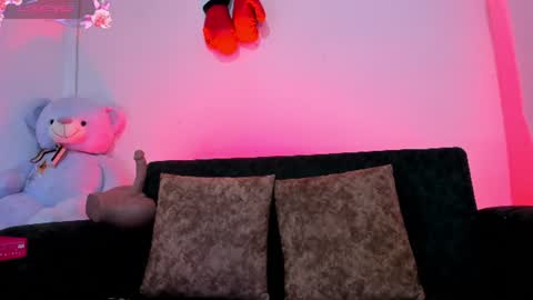 Snapshot of liz25_b chatting on 07-02-26, 04:18 Liz online show from 07-02-26, 04:18