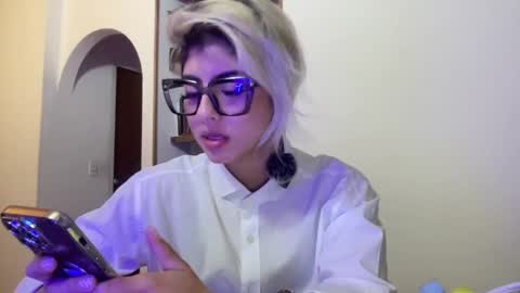 Snapshot of lizambarr chatting on 02-19-25, 11:57 Lizeth online show from 02-19-25, 11:57