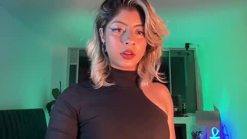 Snapshot of lizambarr chatting on 10-30-25, 01:40 Lizeth online show from 10-30-25, 01:40