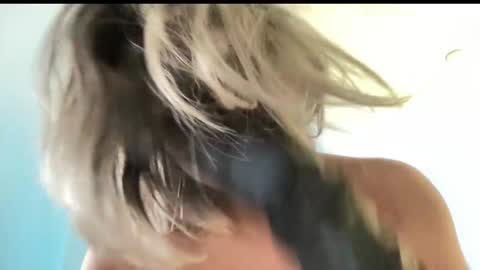 Snapshot of lizambarr chatting on 11-18-25, 03:01 Lizeth online show from 11-18-25, 03:01