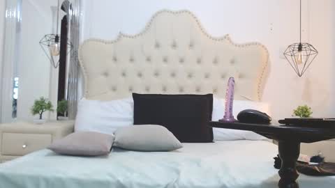 lizANDjuan online show from 02-24-25, 09:52