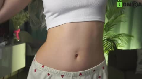 Snapshot of lizbethcoll chatting on 01-09-25, 07:18 Sunnheart online show from 01-09-25, 07:18