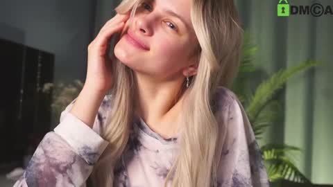 Snapshot of lizbethcoll chatting on 01-16-25, 07:20 Sunnheart online show from 01-16-25, 07:20