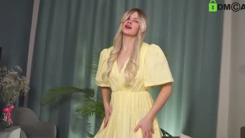 Snapshot of lizbethcoll chatting on 01-21-25, 04:05 Sunnheart online show from 01-21-25, 04:05