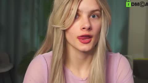 Snapshot of lizbethcoll chatting on 02-11-25, 05:18 Sunnheart online show from 02-11-25, 05:18