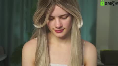 Snapshot of lizbethcoll chatting on 02-12-25, 04:22 Sunnheart online show from 02-12-25, 04:22