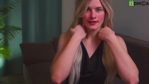 Snapshot of lizbethcoll chatting on 02-15-25, 07:39 Sunnheart online show from 02-15-25, 07:39