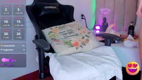 Snapshot of lizxy01 chatting on 12-15-24, 12:49 Liz online show from 12-15-24, 12:49