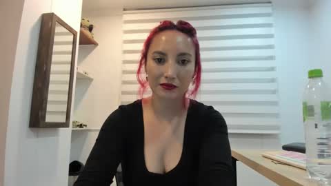 Snapshot of lizzdoux chatting on 11-05-25, 02:22 lizzdoux online show from 11-05-25, 02:22