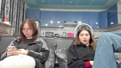 Snapshot of lizzi_muur chatting on 02-18-25, 03:32 lizzi_muur online show from 02-18-25, 03:32