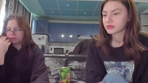 Snapshot of lizzi_muur chatting on 02-23-25, 12:37 lizzi_muur online show from 02-23-25, 12:37