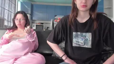 Snapshot of lizzi_muur chatting on 03-12-25, 09:44 lizzi_muur online show from 03-12-25, 09:44