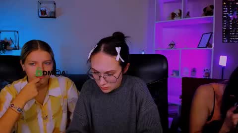 lizzie_boom online show from 11-18-25, 08:46