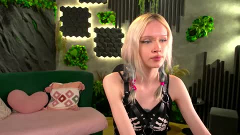 Liza online show from 05-22-26, 06:20