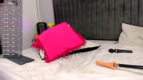 Snapshot of lizzy_pink3 chatting on 12-14-24, 10:13 independent model online show from 12-14-24, 10:13