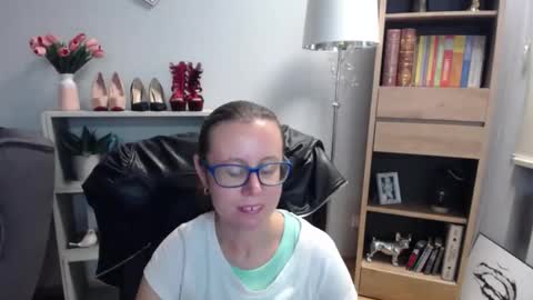 Snapshot of lizzy_sparkle chatting on 09-09-25, 04:23 Lizzy online show from 09-09-25, 04:23