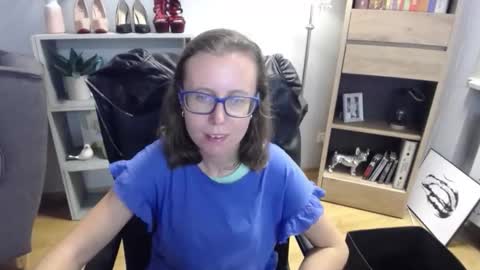 Snapshot of lizzy_sparkle chatting on 09-10-25, 04:23 Lizzy online show from 09-10-25, 04:23