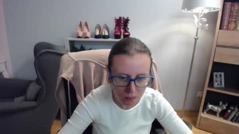 Snapshot of lizzy_sparkle chatting on 09-24-25, 04:49 Lizzy online show from 09-24-25, 04:49